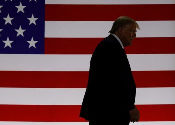 Hebrenjtë lënë në baltë Trumpin