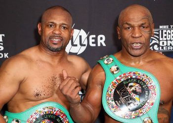 Mike Tyson rikthehet në ring pas 15 vitesh, nuk ka fitues sfida me Roy Jones