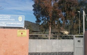 Plas Covidi në burgun e Peqinit, infektohen katër punonjës