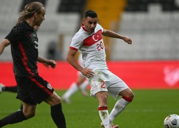 Skandal/ Kapiteni i Kroacisë luan 45 minuta në miqësoren me Turqinë i infektuar me COVID
