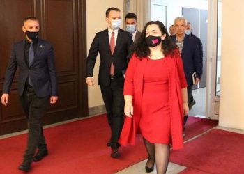 “S’është momenti për dialog me Serbinë”/ Vjosa Osmani flet për rikthimin në LDK: Dera që gozhdohet, s’hapet