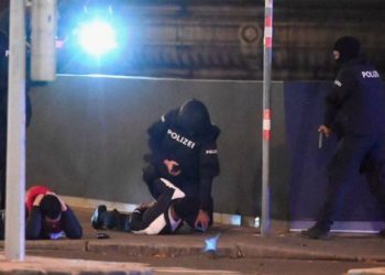 Përveç terroristit dhe viktimës, edhe tre policë shqiptarë në sulmin e Vjenës