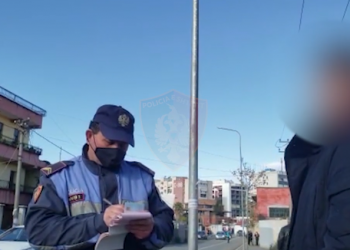 Gjobat/ Ndëshkohen 393 qytetarë për mos mbajtje maske, 23 të tjerë për mos respektim të orës policore