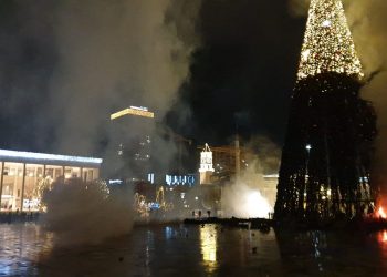 Shkatërrimi i Tiranës nga protestuesit në FOTO