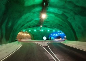 Ishujt Faroe/ Rrethrrotullimi në mes të detit, pamjet brenda tunelit nënujor