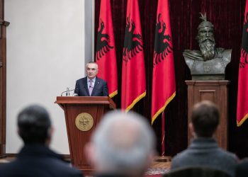 Ilir Meta dekreton anëtarin e gjashtë, ngrihet Gjykata Kushtetuese