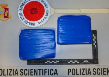 Itali/Policia i ndalon shqiptarët për maskat, por u kap edhe heroinë e mijëra euro