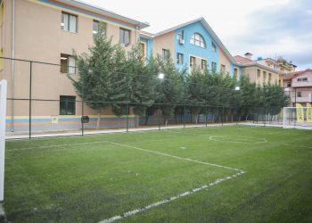 Përurohet fusha sportive e shkollës “Sabaudin Gabrani”, Veliaj: “Do transformojmë çdo cep të Tiranës, investojmë për fëmijët”