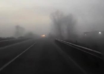 Mjergull e madhe në Krujë, vështirësohet qarkullimi i mjeteve