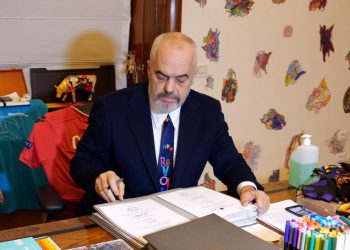 Rama mesazh për Vitin e Ri: Pas goditjeve nga tërmeti e pandemia dolëm më të fortë, lamë pas më të keqen