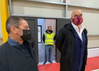 Nuk kishte top basketbolli tek shkolla e re/ Rama batutë ‘epike’ me Pjerin Ndreun