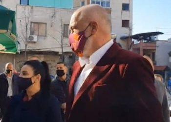 Kombinat/ Rama sfidon opozitën me banorët e prekur: Do merrni aq truall sa keni!