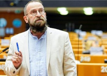 Bruksel/ Festa përfundon në orgji, dorëhiqet eurodeputeti