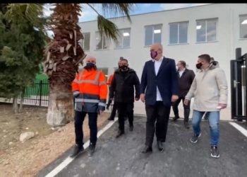 E shkatërruar nga tërmeti i 26 nëntorit/ Rama në Kavajë: Ndërtuam shkollën 9-vjeçare “Shtodhër”