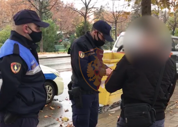 Pa maska në rrugë, gjobiten 1325 qytetarë