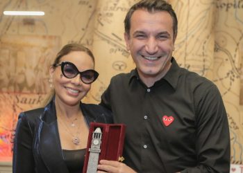 Kryebashkiaku Veliaj i dhuron “Kullën e Sahatit” aktores, Ornella Muti: Në Tiranë shoh një ndryshim rrënjësor