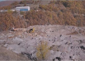 Varreza masive/ Vijojnë gërmimet në Serbi për shqiptarë të vrarë gjatë luftës së Kosovës