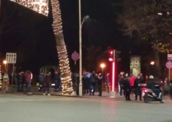 Dita e katërt e protestës/ Nis protesta në sheshin para kryeministrisë