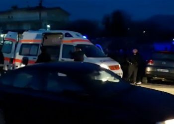 Aksidentohen dy qytetarë në Tiranë, shoferët largohen nga vendngjarja
