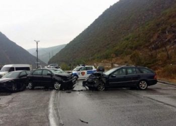Aksident i trefishtë në autostradën Shkodër – Lezhë, 2 të plagosur rëndë