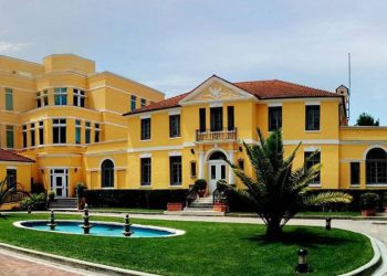 Ambasada e SHBA: Reforma në Drejtësi nuk do të jetë e lehtë, e shpejtë apo perfekte, por është duke ecur përpara