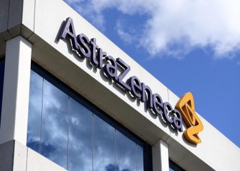 AstraZeneca sfidon: Vaksina jonë e përballon dhe variantin e ri të Covid-19