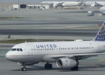 Tmerr në avion! Pasagjeri humb jetën gjatë udhëtimit në Los Angeles, dyshohet se kishte Covid