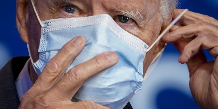 WILMINGTON, DE - OCTOBER 28: Democratic presidential nominee Joe Biden puts on his face mask after making remarks about the Affordable Care Act and COVID-19 after attending a virtual coronavirus briefing with medical experts at The Queen theater on October 28, 2020 in Wilmington, Delaware. Participants in the briefing include former U.S. Surgeon General Dr. Vivek Murthy, Director for Science in the Public Interest Dr. David Kessler, New York University professor Dr. Celine Grounder, and Yale University professor of medicine Dr. Marcella Nunez-Smith. (Photo by Drew Angerer/Getty Images)