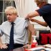 Sondazh në Britani/ 58 % e qytetarëve kërkojnë nga Johnson të bëjë vaksinën live në TV