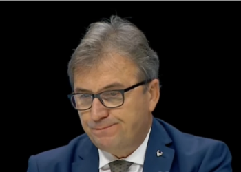 Skënder Bratajt nuk i dalin fjalët, përlotet ‘Live’ për vdekjen e mjekut Drini Dobi: E kisha shok shkolle…