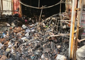 Fotot / Protesta e PD, dhuna nuk kursen as bizneset private, miliona dëme nga bombat molotov