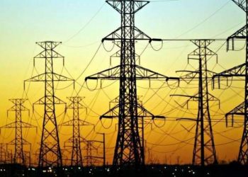 Brigada e OSHEE në terren/ Moti i keq, mbi 20 fshatra të Lezhës pa energji elektrike prej 24 orësh