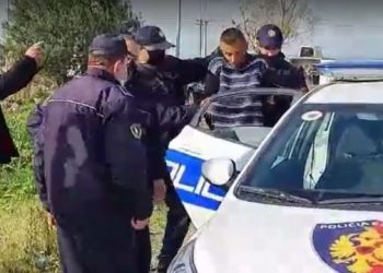 Lushnjë/ 27-vjeçari kap çiftin duke kryer marrëdhënie në arën e tij, u merr sendet personale