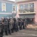 FNSH ndërhyn te selia PS në Shkodër, shpërndan turmën me gaz lotsjellës/ Protestuesit hedhin kapsolla