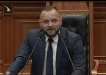 Deputeti denoncon biznesmenin e njohur në parlament: Cënon sigurinë kombëtare