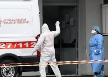 Covid në Shqipëri: Më shumë infektohen femrat, por vdesin shumë më tepër meshkuj
