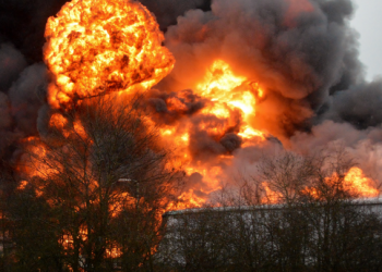 Tmerr në Itali/ Shpërthen fabrika e demontimit të bombave dhe raketave, disa viktima