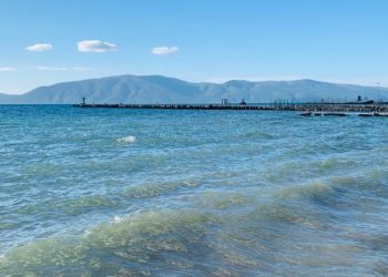 Pezullohet lundrimi i mjeteve të vogla në Vlorë, shkak era e fortë