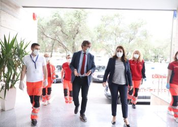 “Doktor Brataj më tha ‘ministre, virusi erdhi’”/ Manastirliu flet për momentet e vështira të 2020-s dhe lajmin e parë që e tronditi