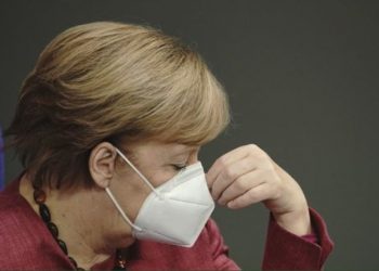 Pandemia/ Merkel s’tërhiqet, shtyn masat kufizuese deri në janar. Çfarë u vendos pas takimit 5 orësh