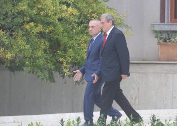 Guerrilja e kapuçëve/ “Çadra e radhës” e PD-LSI, synimi i vërtetë pse po digjen selitë e PS-së