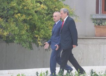 Pamjet bëhen virale në rrjet: Ja kush janë organizatorët e dhunës në Tiranë (VIDEO)