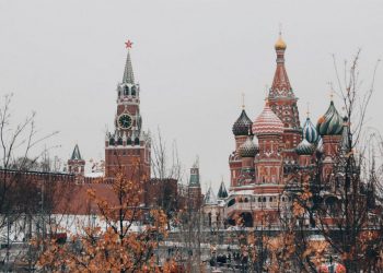 Lufta diplomatike Moskë-Sofje/ Rusia dëbon diplomatin bullgar