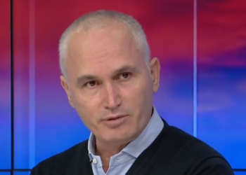 Shqiptarët me sytë nga vaksina / Zv.ministri Nikolla: Ja cilët do të vaksinohen të parët