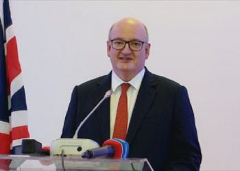 Ambasadori Britanik: E kuptojmë se përse njerzit janë të zemëruar, por mbështesim protestat paqësore