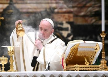 Krishtlindje në kohë pandemie/ Papa Françesku: Reflektoni, Zoti gjithmonë na do me një dashuri më të madhe sesa kemi për veten tonë