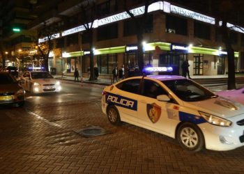 Protesta në Tiranë/ Policia kontroll të rinjve në rrugët e ish-Bllokut
