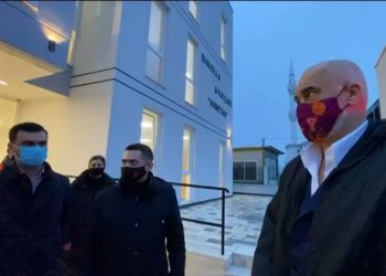 Vorë/ Rama inspekton shkollën e rindërtuar dhe jep lajmin e mirë