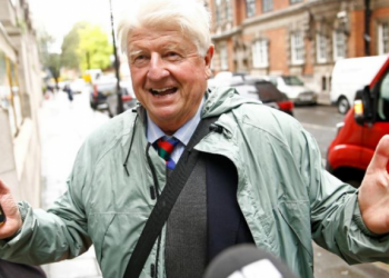 Babai i Boris Johnson aplikon për pasaportë franceze: Do të jem gjithmonë evropian