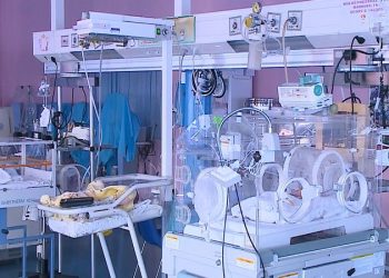 Nënat të prekura nga Covid, vijnë në jetë 42 bebe/ Mjekët: Asnjë problem për ta